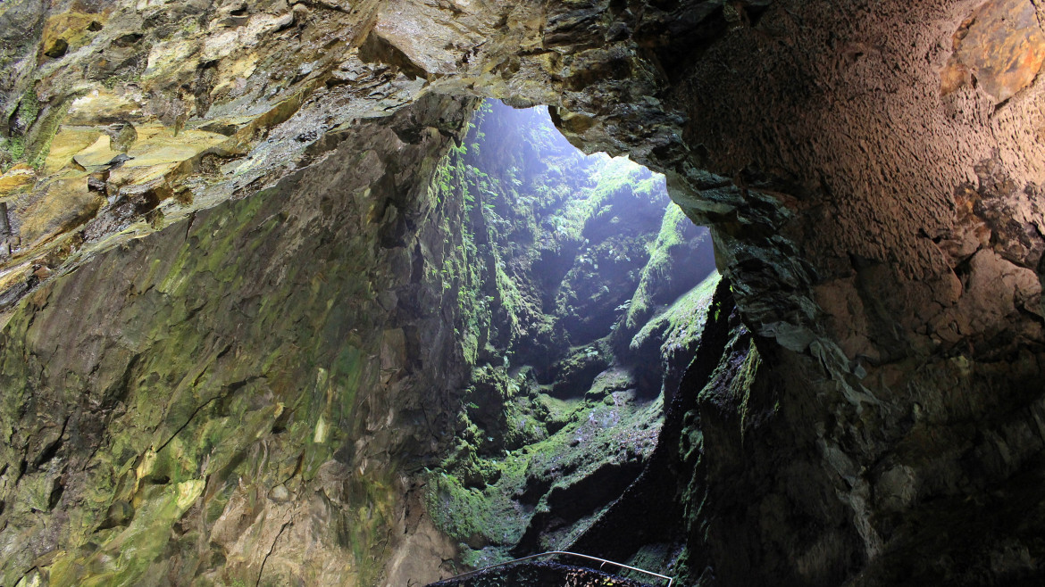 Grutas e Vulcões